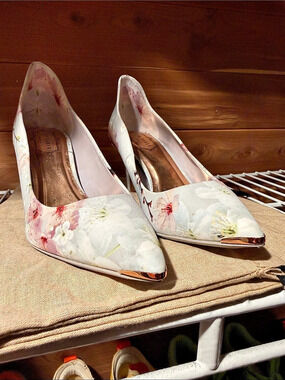 Ted Baker Saviy Floral Print Pointy Toe Pump White & Pink EU 38